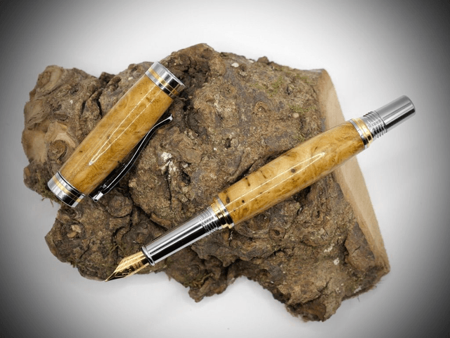 Stylo plume bague dorée 