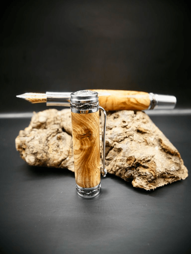 Stylo plume rhodium et titane Frêne Olivier