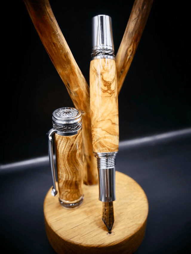 Stylo plume rhodium et titane Frêne Olivier