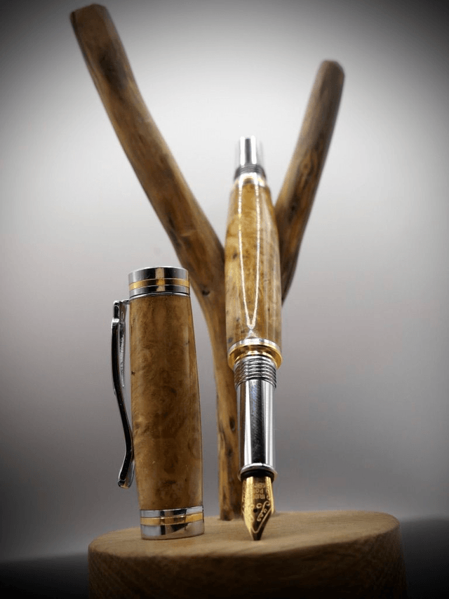 Stylo plume bague dorée 