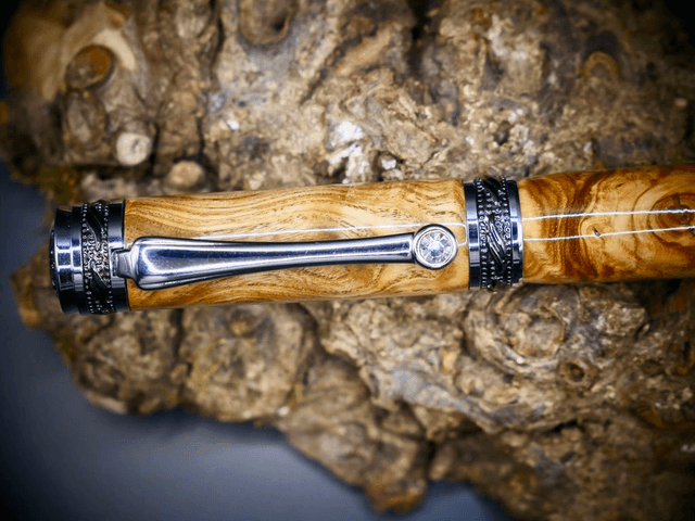 Stylo plume rhodium et titane Frêne Olivier