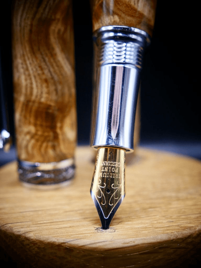 Stylo plume rhodium et titane Frêne Olivier